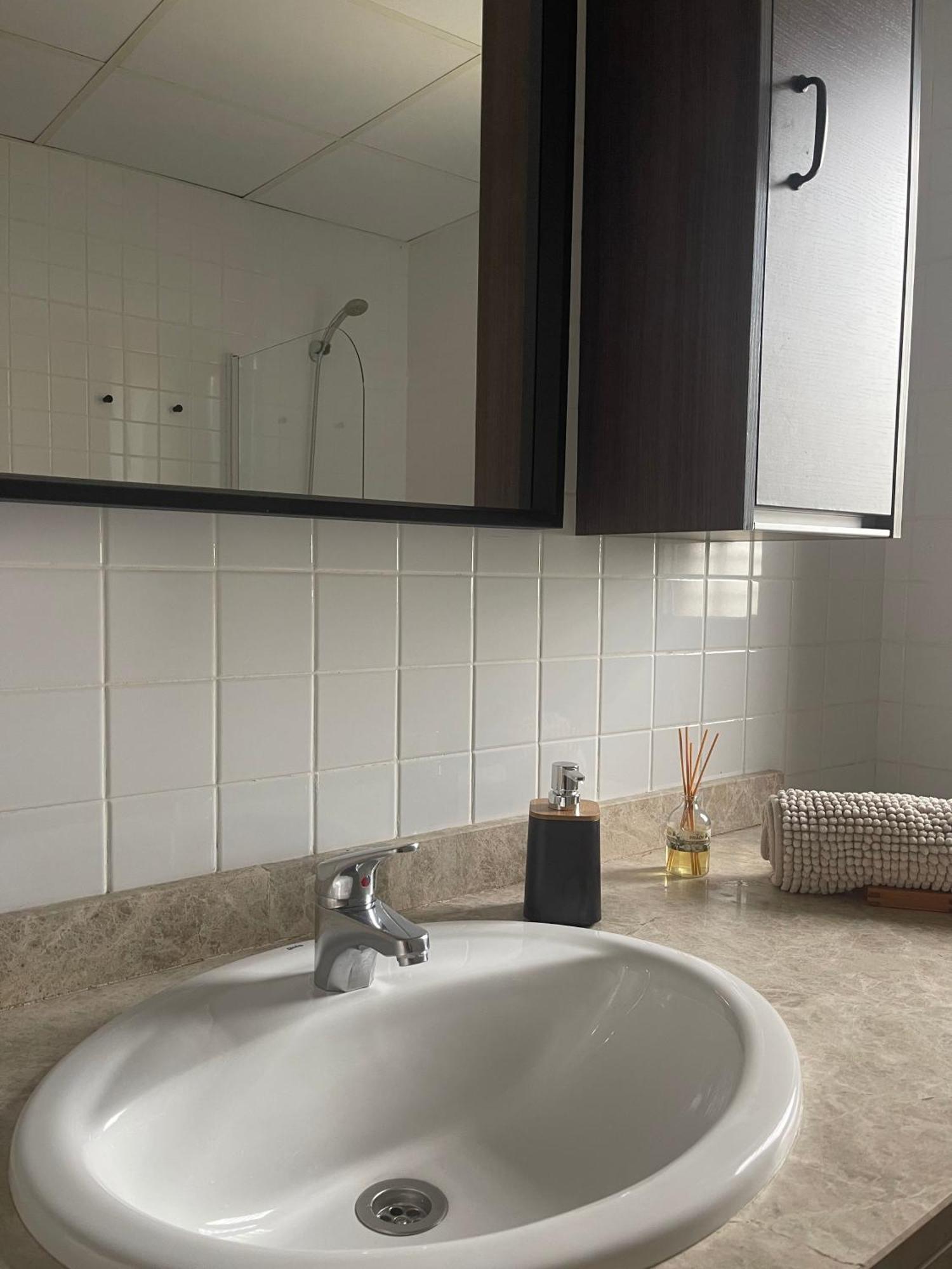Privatunterkunft Glass Student-habitacion Doble Privada En Casa Compartida-uebica2 *