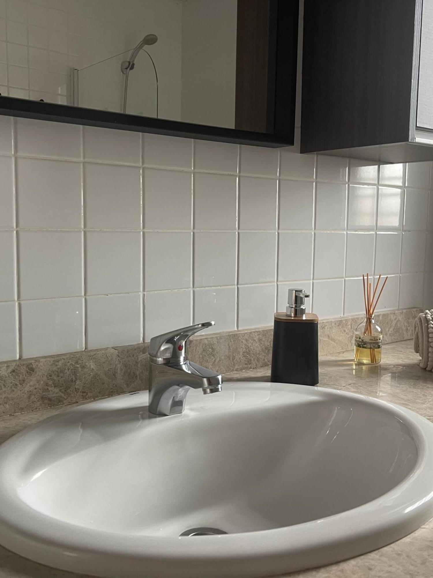 Glass Student-habitacion Doble Privada En Casa Compartida-uebica2 Homestay
